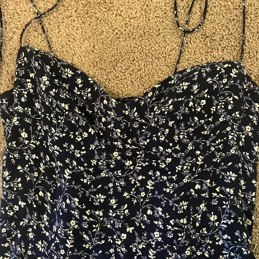 Reformation Saskia mini dress in blue floral print, size 6 - Picture 4 of 6